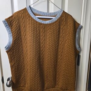 Sleeveless Cable Knit Top with Gray Trim